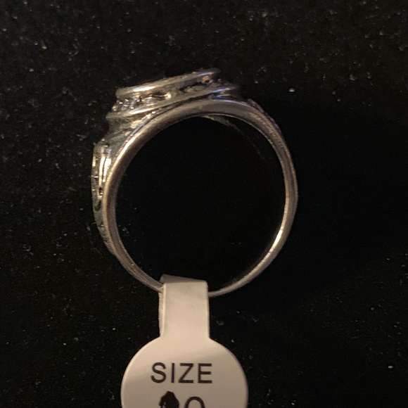 Ring - Picture 4 of 8